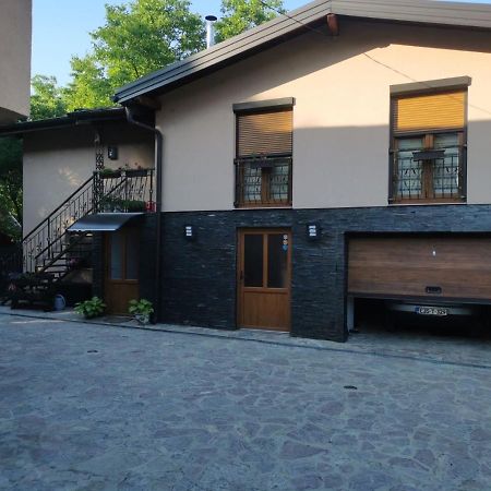 Отель House Leyla Бихач Экстерьер фото