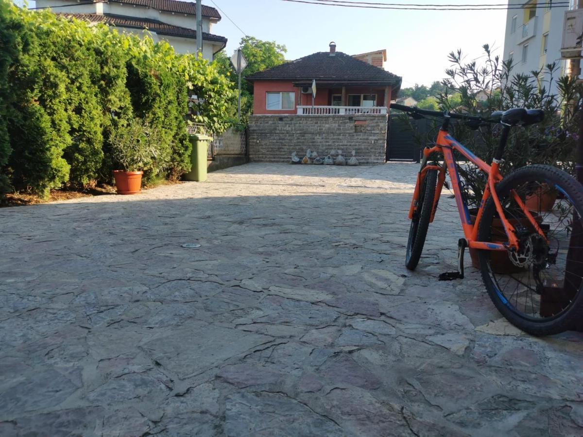 Отель House Leyla Бихач Экстерьер фото