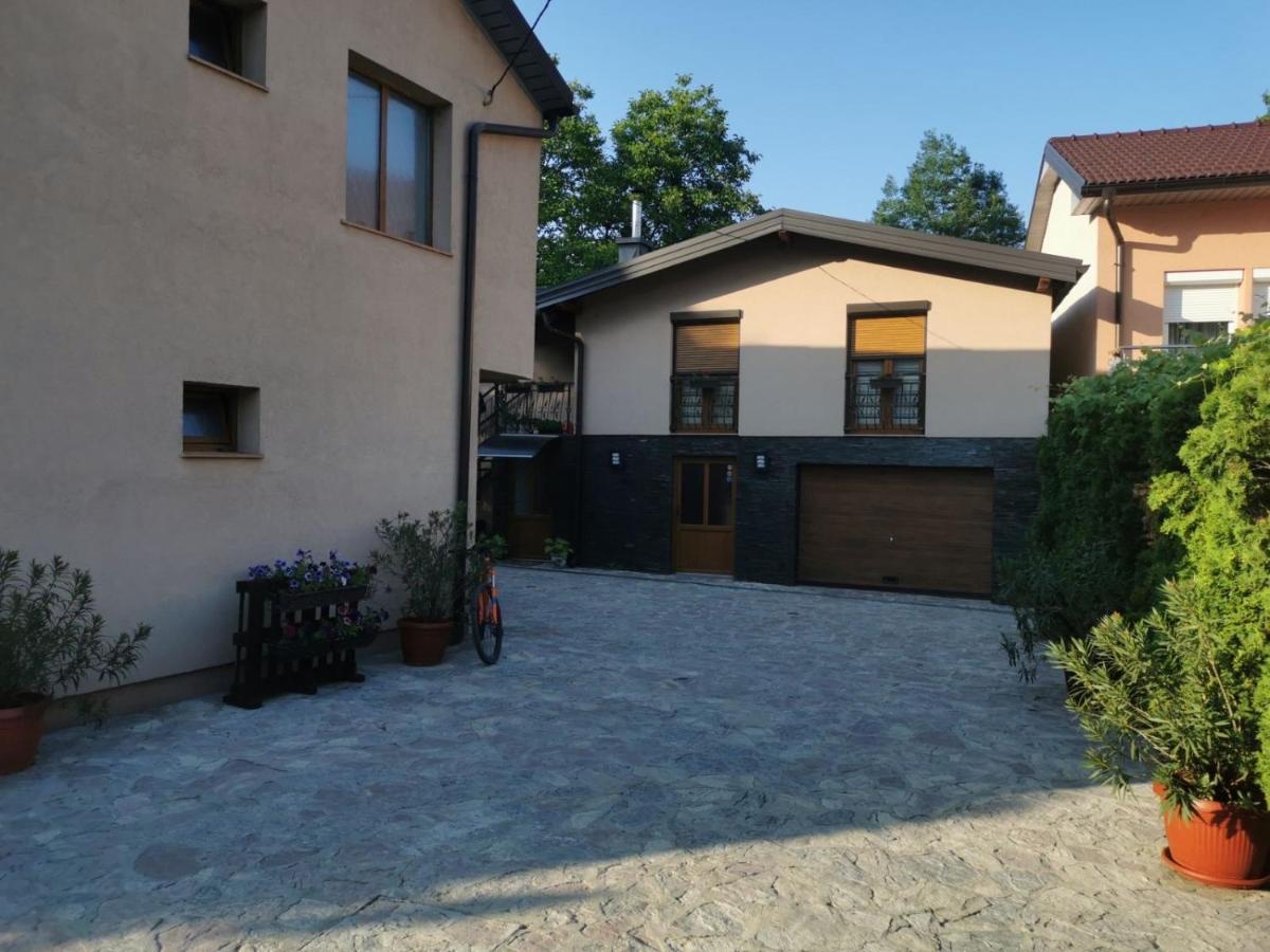 Отель House Leyla Бихач Экстерьер фото