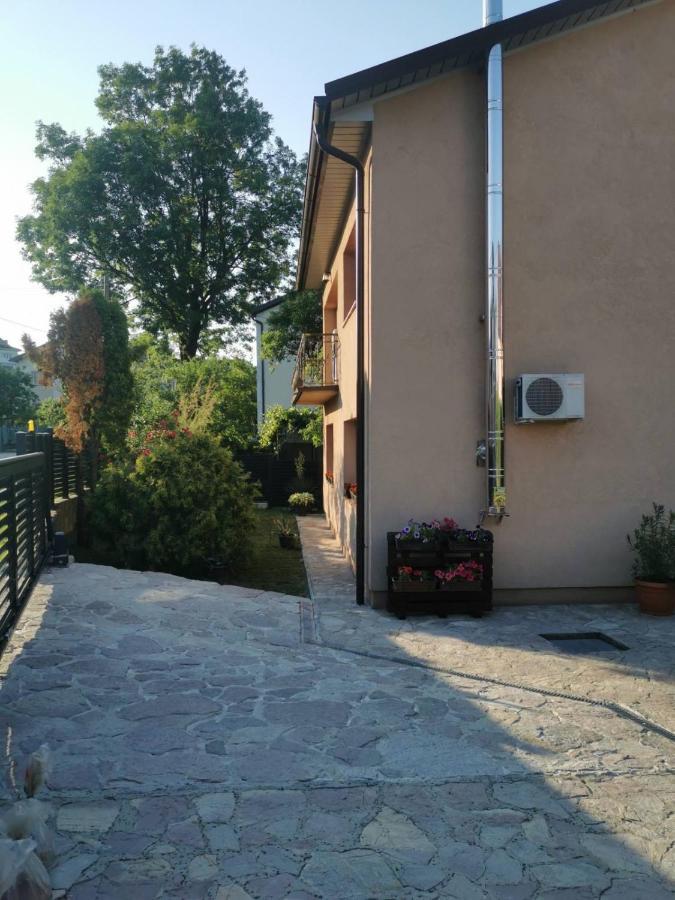 Отель House Leyla Бихач Экстерьер фото