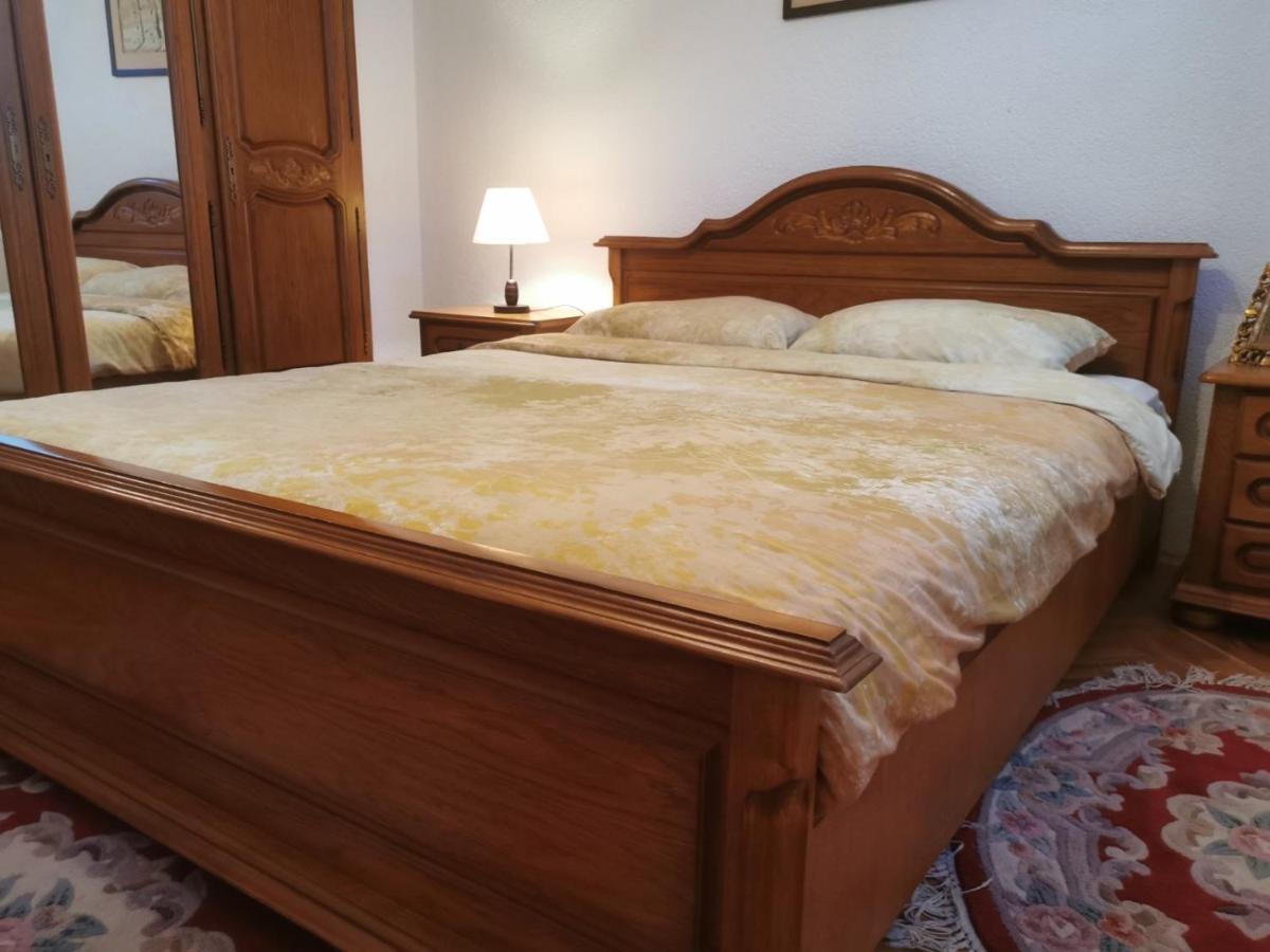 Отель House Leyla Бихач Экстерьер фото