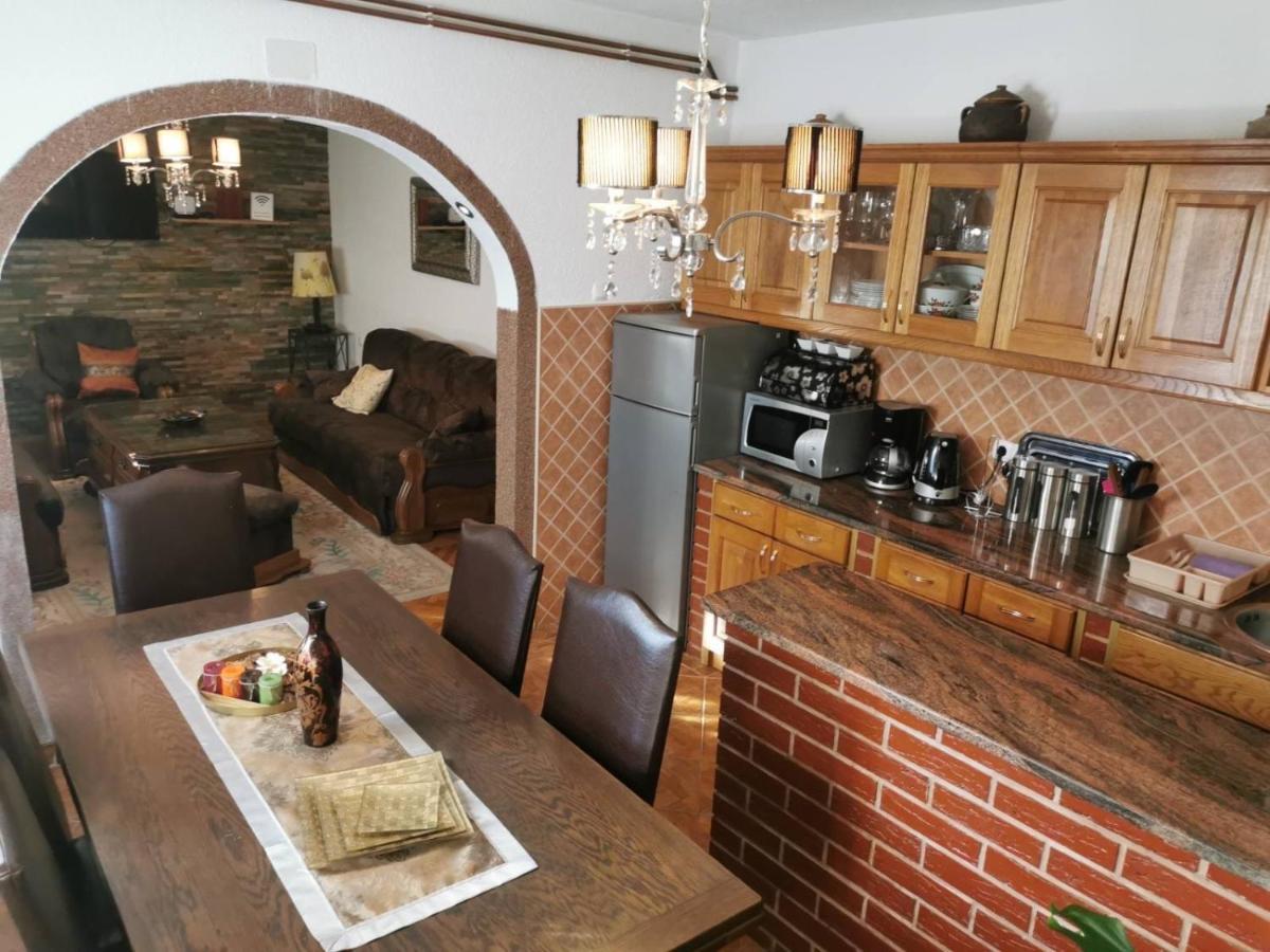 Отель House Leyla Бихач Экстерьер фото