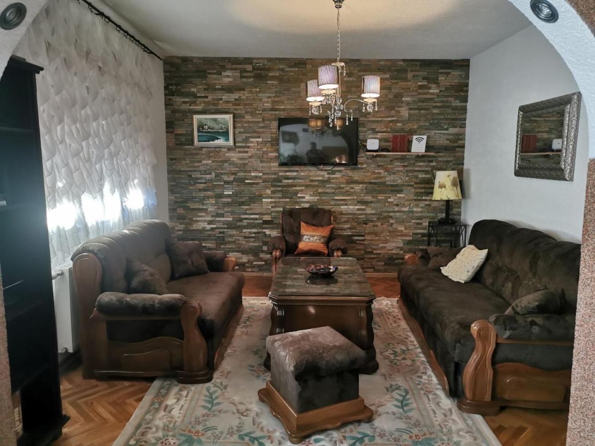 Отель House Leyla Бихач Экстерьер фото